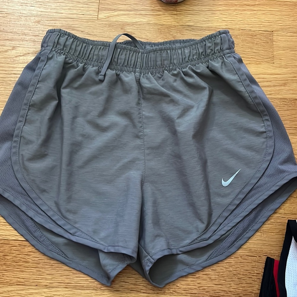 Gray Nike shorts size xs